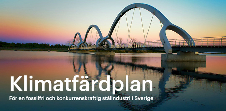 En bro över ett vattenområde med en solnedgång i bakgrunden.